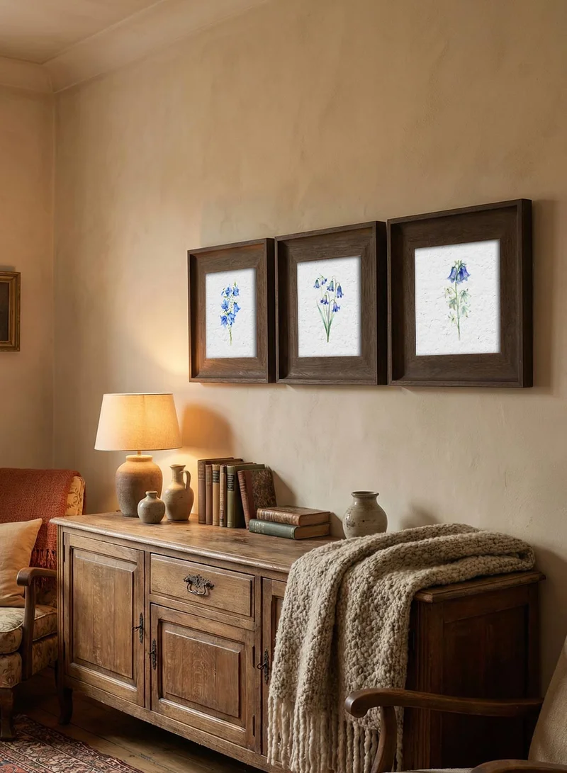 لوحة مجموعة من ٣ لوحات كانفاس على إطار خشبي مع إطار خارجي كلاسيكي بني بتصميم زهور زرقاء